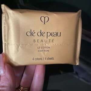 Clé de Peau Beauté Cotton Sheets